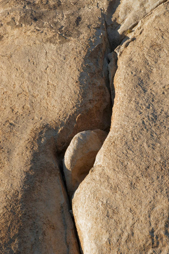 竖图,室外,白天,旅游,度假,湖,美景,水,美国,形状,弯曲,地形,光,景观,巨石,天气,娱乐,衣服,自然,黄昏,享受,休闲,景色,调情,放松,摄影,研磨,北美,北美洲,加利福尼亚,自然风光,美洲,北亚美利加洲,亚美利加洲,盐湖,永远,式样,地质学,蒙罗湖,自然地理,岩石,彩图,美利坚合众国,接缝