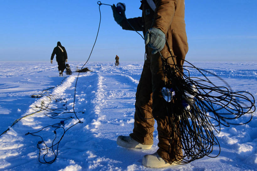 三个人,横图,室外,白天,北极,雪,美国,冰,寒冷,工业,摄影,石油工业,金属丝,彩图,波弗特海,精力