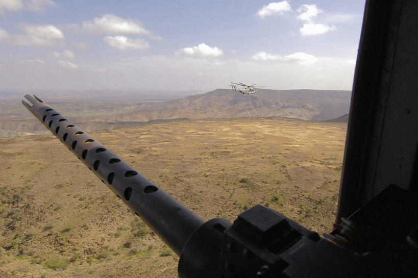 无人,横图,俯视,航拍,室外,白天,非洲,吉布提,军事,枪支,地形,战争,摄影,直升机,鸟瞰,机关枪,军用机,支配,彩图,高角度拍摄,美国海军陆战队