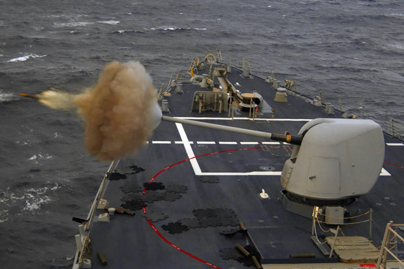 无人,横图,室外,白天,船,英国,军事,枪支,苏格兰,烟,战争,摄影,军舰,能源,噪声,海军,战舰,驱逐舰,军用战舰,战船,危险,彩图,美国海军