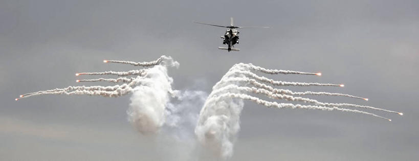 无人,横图,全景,室外,白天,船,美国,军事,烟雾,一个,武器,烟,战争,摄影,军舰,单个,抗议,甲板,直升机,污染,废气,北美,北美洲,航母,美洲,海军,战舰,航空母舰,军用机,飞机尾迹,小鹰号航空母舰,美军,飞行甲板,军用战舰,战船,尾迹云,机尾云,飞机拉烟,云带,尾迹,北亚美利加洲,亚美利加洲,机尾迹,飞机尾气,空母,载机巡洋舰,军火,信号弹,彩图,SH-60海鹰直升机,美利坚合众国