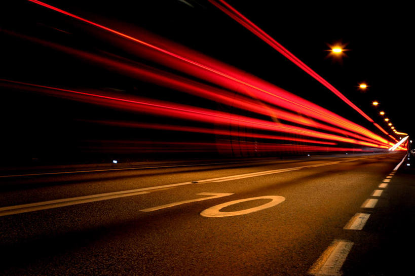 无人,横图,室内,白天,正面,兴奋,热情,道路,路,公路,照明,阴影,光线,隧道,壁灯,标志,数字,文字,影子,字符,灯光,交通,开放,标识,灯,红色,灯具,健康,温暖,奔放,活力,积极,激情,警示,阿拉伯数字,朝气,车灯,尾灯,暖色,照亮,吉祥,提醒,生命,照明设备,地道,提示,限速,饱满,革命,热烈,赤色,充实,斗志,喜气,主动,马路,彩图,欢乐