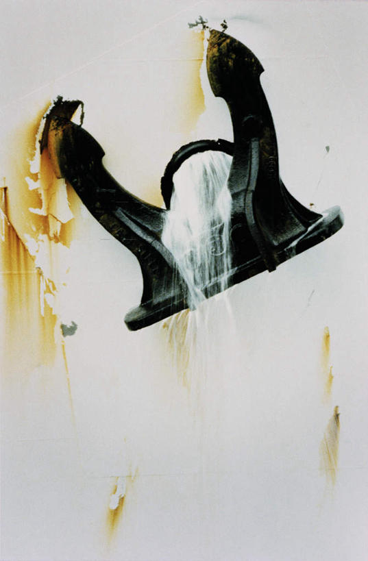 无人,竖图,室内,白天,正面,轮船,船,金属制品,一艘,吊挂,悬挂,生锈,金属,墙,挂,墙壁,墙面,一个,交通工具,单个,锚,腐蚀,侵蚀,载具,腐化,锈迹斑斑,彩图