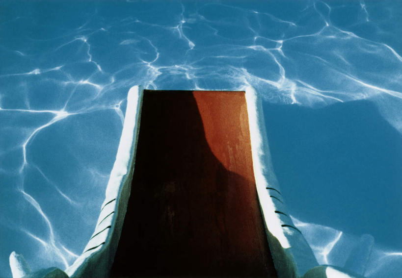 无人,体育馆,游泳池,横图,俯视,室外,白天,旅游,度假,水,阴影,波纹,光线,影子,水池,水面,娱乐,泳池,蓝色,水纹,阳光,波浪,享受,休闲,滑梯,放松,波光粼粼,滑道,游泳馆,彩图,高角度拍摄