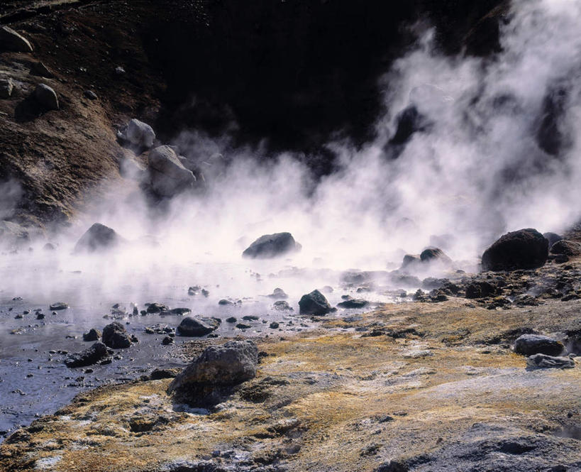 无人,横图,室外,白天,正面,旅游,度假,爆炸,石头,美景,山,山脉,温泉,雾,欧洲,冰岛,阴影,沸腾,朦胧,模糊,光线,蒸汽,石子,影子,景观,山峰,山峦,水蒸气,雾气,娱乐,阳光,自然,群山,享受,休闲,景色,放松,气体,自然风光,北欧,爆发,冰岛共和国,间歇泉,蒸发,暴发,发作,石块,岩石,彩图