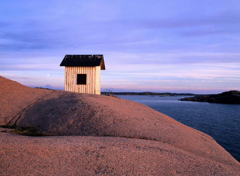 无人,家,横图,室外,白天,正面,旅游,度假,海浪,海洋,石头,美景,日落,瑞典,欧洲,堆积,石子,房屋,屋子,景观,浪花,晚霞,霞光,悬崖,落日,娱乐,楼房,住宅,自然,海水,黄昏,享受,休闲,景色,彩霞,放松,风化,斯堪的纳维亚,自然风光,北欧,斯堪的纳维亚半岛,海景,绝壁,布胡斯,瑞典王国,夕照,风蚀,石化,风蚀地貌,岩石层,大海,风浪,海,海水的波动,近岸浪,石块,岩石,涌浪,夕阳,彩图,房子,斜阳