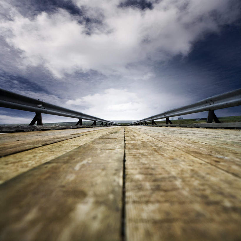 无人,栏杆,方图,室外,白天,正面,旅游,度假,河流,石头,美景,山,山脉,水,欧洲,冰岛,一排,阴影,整齐,光线,木板,石子,影子,河水,景观,山峰,水流,云,云朵,围栏,桥,木桥,山峦,云彩,娱乐,护栏,栈桥,排列,蓝色,白云,蓝天,天空,阳光,自然,群山,天,享受,休闲,景色,放松,晴朗,人行桥,木板桥,队列,自然风光,北欧,浑浊,冰岛共和国,污浊,混浊,石块,岩石,晴空,彩图