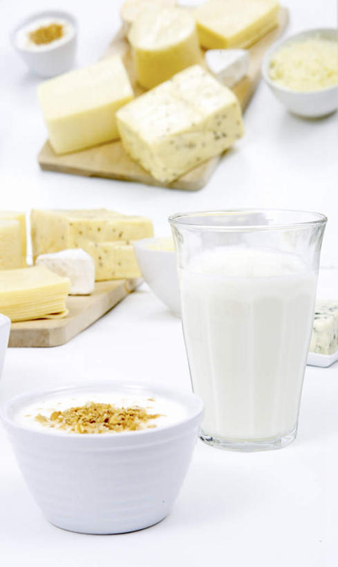 奶酪,无人,竖图,俯视,室内,特写,白天,白色背景,杯子,许多,瓷器,陶瓷,干酪,起司,咖啡杯,陶瓷制品,芝士,很多,营养,布置,容器,碗,乳酪,摄影,影棚,储藏,安排,乳制品,储存,瓷杯,发酵,安顿,安放,安置,彩图,高角度拍摄,影棚拍摄,拍摄,贮存