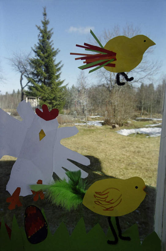 无人,竖图,室外,特写,白天,正面,旅游,度假,草地,草坪,美景,植物,鸡,阴影,庆祝,艺术,光线,影子,纸艺,手工艺品,景观,云,云朵,云彩,文化,娱乐,家禽,草,树,树木,黄色,蓝色,绿色,白云,蓝天,天空,阳光,自然,动物,工艺品,剪纸,天,享受,休闲,卡通,景色,放松,牲畜,生长,晴朗,成长,庆贺,高雅,自然风光,祝贺,张贴,自信心,品位,剪画,刻纸,晴空,彩图,小鸡