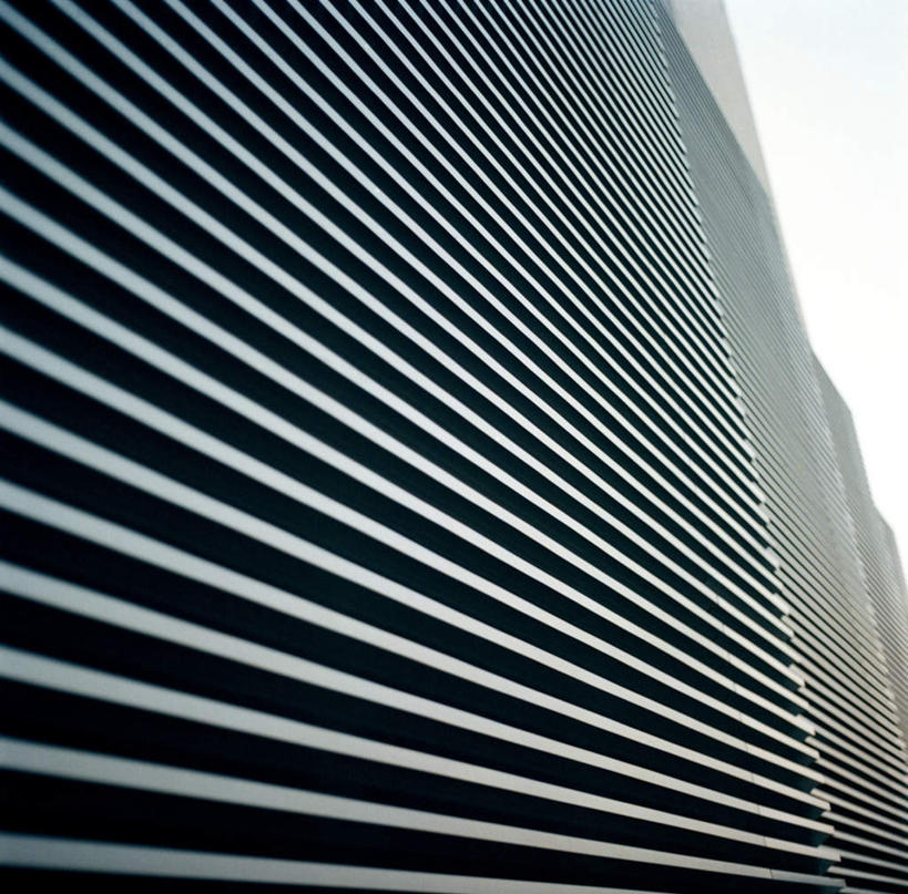 无人,高楼大厦,横图,室外,白天,仰视,度假,办公楼,美景,城市风光,城市,大厦,建筑,摩天大楼,写字楼,阴影,高耸,光线,影子,景观,娱乐,蓝色,蓝天,天空,阳光,楼宇,天,享受,休闲,商务楼,景色,放松,挺拔,彩图,低角度拍摄,大楼,高层建筑,高楼,摩天楼