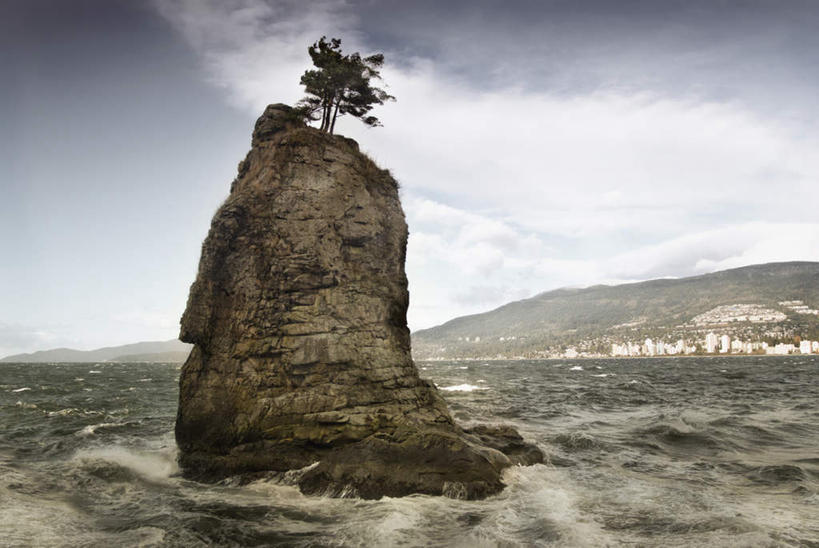 无人,公园,家,横图,室外,白天,正面,运动模糊,旅游,度假,河流,石头,美景,山,水,植物,加拿大,阴影,朦胧,模糊,光线,石子,影子,房屋,屋子,河水,景观,山峰,水流,云,云朵,青苔,苔藓,山峦,云彩,娱乐,楼房,住宅,树,树木,蓝色,绿色,白云,倒影,蓝天,天空,阳光,自然,天,享受,休闲,景色,放松,生长,晴朗,成长,倒映,北美,北美洲,自然风光,美洲,北亚美利加洲,亚美利加洲,卑诗省,不列颠哥伦比亚,不列颠哥伦比亚省,史丹利公园,斯坦利公园,反照,史坦利公园,石块,岩石,晴空,彩图,房子