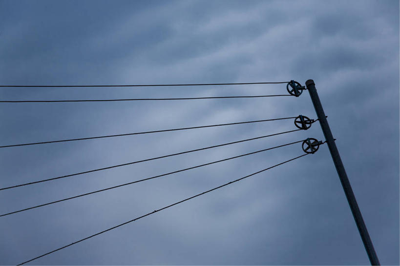 无人,横图,室外,白天,仰视,阴影,光线,影子,云,云朵,云彩,蓝色,白云,蓝天,天空,阳光,绳子,天,吊,绳索,杆子,彩图,低角度拍摄