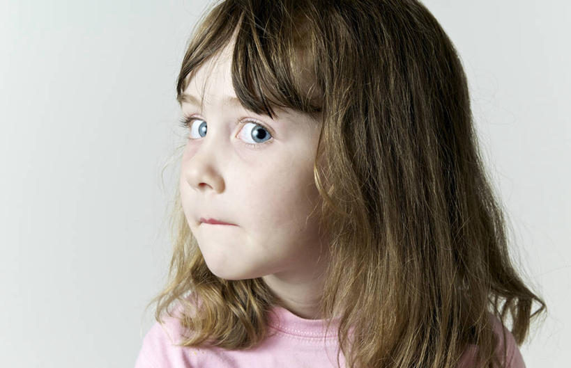 西方人,儿童,一个人,横图,室内,白天,白色背景,正面,纯洁,欧洲,欧洲人,仅一个女性,仅一个人,阴影,服装,光线,影子,灯光,粉红,注视,小孩,衣服,观察,看,仅一个小孩,可爱,童年,童趣,摄影,服饰,影棚,观看,察看,衣着,穿着,关注,童真,闭嘴,烂漫,无邪,衣饰,天真,女孩,女人,女性,白种人,孩子,半身,彩图,影棚拍摄,拍摄,女生