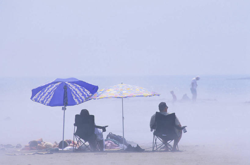 西方人,四个人,站,躺,横图,室外,白天,旅游,度假,海浪,海洋,美景,沙滩,椅子,欧洲,加拿大,欧洲人,阴影,光线,伞,沙子,影子,雨伞,遮阳伞,躺椅,海岸,景观,浪花,云,云朵,沙地,两把,云彩,娱乐,设备,阳伞,背面,蓝色,白云,蓝天,天空,阳光,自然,海水,天,站着,享受,休闲,景色,放松,沙滩椅,北美,北美洲,自然风光,美洲,装备,海景,北亚美利加洲,亚美利加洲,配备,卧着,男人,男性,中年男性,白种人,大海,风浪,海,海水的波动,海滩,近岸浪,涌浪,躺着,卧,站立,彩图,全身