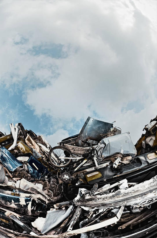 无人,竖图,室外,白天,仰视,汽车,加拿大,许多,压扁,阴影,环保,光线,影子,垃圾,破坏,破损,废墟,车,阳光,交通工具,轿车,能源,垃圾场,损坏,回收,资源,北美,北美洲,载具,美洲,利用,低碳,循环,省会,北亚美利加洲,亚美利加洲,持续,魁北克,魁北克城,魁北克省,魁北克市,彩图,低角度拍摄