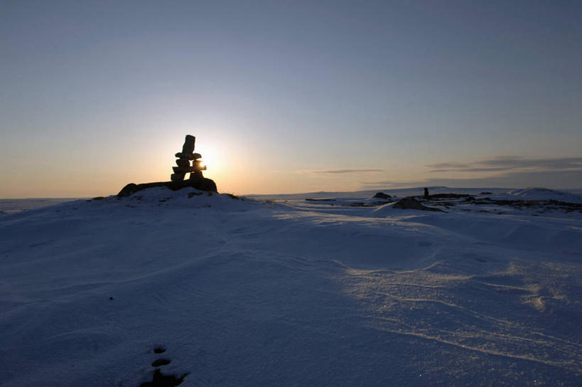 无人,横图,室外,白天,正面,旅游,度假,机器,美景,日落,雪,大雪,加拿大,地平线,积雪,景观,晚霞,霞光,雪景,云,云朵,冬季,冬天,落日,辽阔,地面,云彩,娱乐,蓝色,白云,蓝天,天空,自然,黄昏,天,享受,休闲,广阔,机械,景色,彩霞,放松,寒冷,晴朗,一望无际,北美,北美洲,自然风光,延伸,美洲,天地相交,北亚美利加洲,亚美利加洲,严寒,努纳武特,努纳武特领地,无边无际,一马平川,夕照,晴空,夕阳,彩图,斜阳
