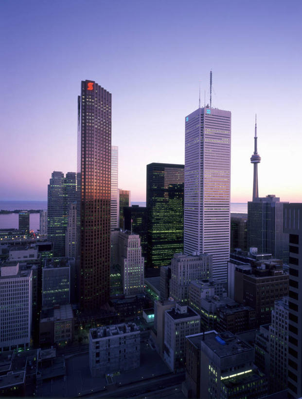 无人,高楼大厦,竖图,俯视,航拍,室外,白天,度假,美景,城市风光,标志建筑,城市,大厦,地标,建筑,摩天大楼,加拿大,阴影,繁华,光线,影子,景观,灯光,娱乐,建设,蓝色,蓝天,天空,天,享受,休闲,景色,放松,晴朗,北美,北美洲,富贵,鸟瞰,美洲,电视塔,多伦多,万里无云,省会,北亚美利加洲,亚美利加洲,繁荣,荣华,加拿大多伦多电视塔,加拿大国家电视塔,CN电视塔,安大略省,安省,北方好莱坞,多伦多市,西恩塔,晴空,晴空万里,彩图,高角度拍摄,大楼,高层建筑,高楼,摩天楼