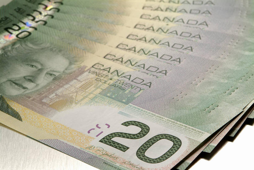 无人,横图,俯视,室内,特写,白天,白色背景,钱,静物,一排,许多,整齐,标志,钱币,数字,文字,字符,很多,标识,排列,钞票,金融,纸币,摄影,阿拉伯数字,影棚,经济,队列,加拿大元,流通,纸钞,贸易,加拿大货币,货币,现金,彩图,高角度拍摄,影棚拍摄,拍摄