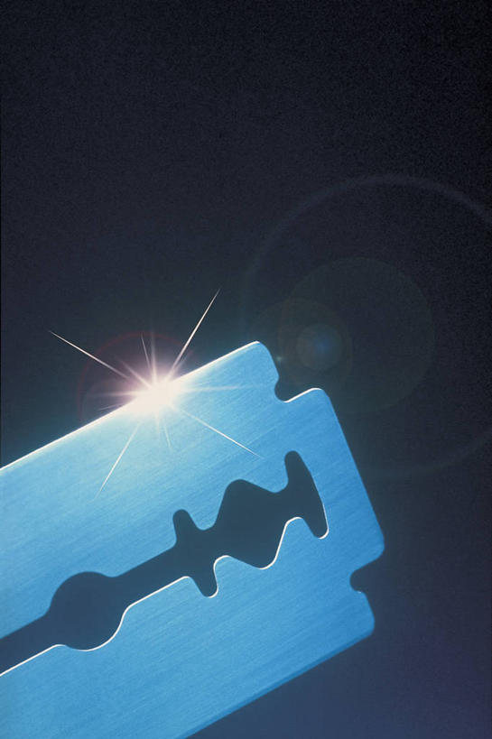 无人,竖图,室内,特写,白天,正面,静物,阴影,形状,锐利,装饰,光线,刀片,影子,灯光,刀具,镂空,刀,华丽,修饰,点缀,锋利,尖锐,医疗器械,尖利,衬托,美观,雅致,雅观,形态,外形,犀利,厉害,医疗用具,彩图