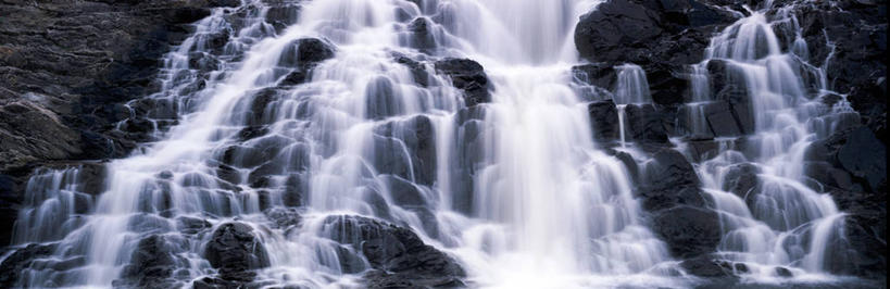 无人,横图,室外,白天,正面,旅游,度假,石头,美景,瀑布,山,山脉,水,加拿大,飞溅,湍急,溅,石子,液体,景观,山峰,水滴,山峦,娱乐,水珠,自然,群山,享受,休闲,景色,放松,北美,北美洲,喷洒,自然风光,美洲,北亚美利加洲,亚美利加洲,急促,跌水,石块,岩石,彩图