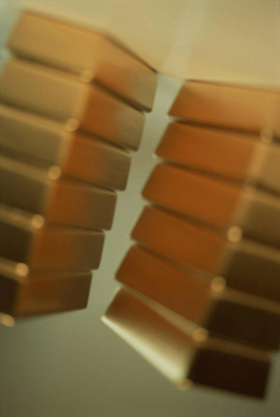 无人,竖图,室内,特写,白天,正面,静物,一排,许多,朦胧,模糊,整齐,很多,黄金,排列,金色,财富,金融,金条,经济,堆,贵重,珍贵,富贵,队列,流通,贸易,忠诚,富丽,名誉,荣华,宝贵,财产,彩图