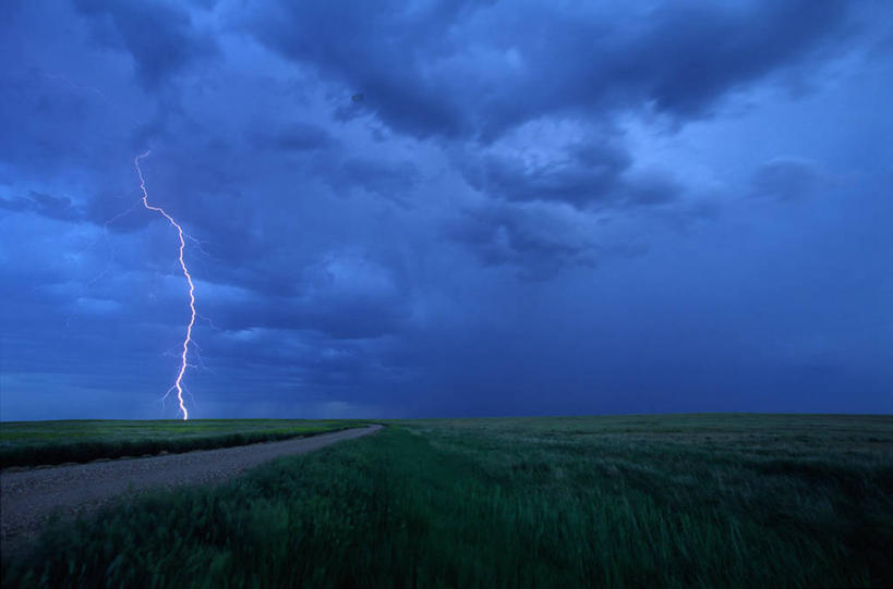 无人,横图,室外,白天,正面,旅游,度假,草地,草原,美景,植物,道路,路,公路,加拿大,阴影,光线,影子,景观,旷野,乌云,云,云朵,交通,雷电,云彩,娱乐,草,蓝色,绿色,白云,蓝天,天空,自然,天,享受,休闲,景色,放松,北美,北美洲,自然风光,原野,美洲,霹雳,北亚美利加洲,亚美利加洲,马路,彩图