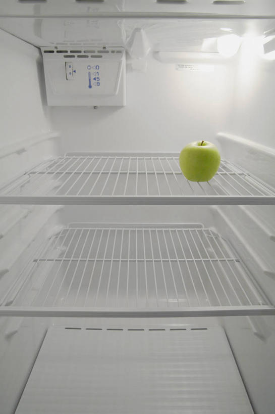无人,竖图,室内,白天,正面,苹果,水果,阴影,新鲜,光线,电器,影子,冰箱,灯光,生食,食品,果实,冷冻,冷柜,食物,一个,绿色,白色,冷藏柜,有机食品,绿色食品,冷藏,储藏,分层,家电,家用电器,保鲜,彩图