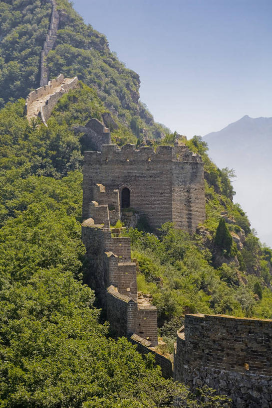 无人,竖图,室外,白天,正面,旅游,度假,石头,美景,名胜古迹,山,山脉,植物,地标,北京,中国,亚洲,一堆,阴影,堆叠,堆积,新鲜,遗迹,光线,石子,影子,景观,山峰,山峦,首都,古迹,文化,文物,娱乐,古建筑,树,树木,绿色,阳光,自然,群山,享受,休闲,旅游胜地,景色,放松,生长,成长,青春,堆,生命,文明,自然风光,和平,安详,古文明,东亚,世界文化遗产,中华人民共和国,北京市,京,北平,华北地区,密云县,冷色,长久,久长,悠长,悠久,古北口镇,司马台,司马台长城,司马台村,石块,岩石,彩图,标志性建筑