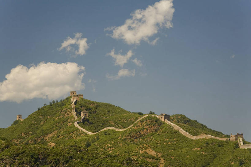 无人,横图,室外,白天,正面,旅游,度假,石头,美景,名胜古迹,山,山脉,植物,地标,北京,中国,亚洲,阴影,遗迹,光线,石子,影子,景观,山峰,云,云朵,山峦,首都,云彩,古迹,文物,娱乐,古建筑,树,树木,蓝色,绿色,白云,蓝天,天空,阳光,自然,群山,天,享受,休闲,旅游胜地,景色,放松,生长,晴朗,成长,自然风光,古文明,东亚,世界文化遗产,中华人民共和国,北京市,京,北平,华北地区,密云县,古北口镇,司马台,司马台长城,司马台村,石块,岩石,晴空,彩图,标志性建筑