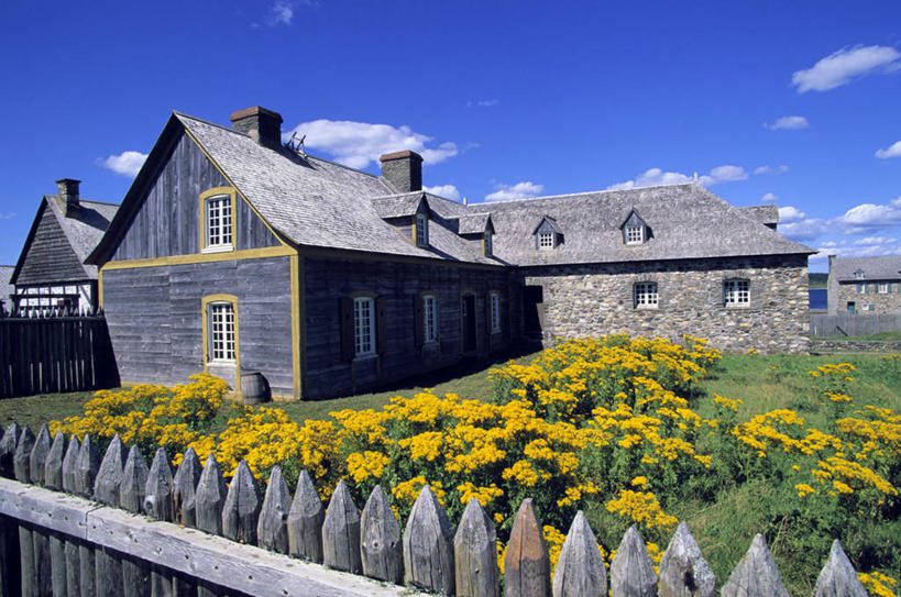 无人,家,栏杆,横图,室外,白天,正面,旅游,度假,花海,花圃,美景,名胜古迹,植物,标志建筑,地标,建筑,叶子,加拿大,一排,阴影,遗迹,整齐,盛开,光线,影子,房屋,屋子,景观,云,云朵,围栏,花蕾,云彩,古迹,文物,娱乐,建设,古建筑,护栏,楼房,住宅,花,花瓣,花朵,花卉,鲜花,排列,黄色,蓝色,绿色,白云,蓝天,天空,阳光,自然,花丛,花束,花田,天,花苞,花蕊,享受,休闲,旅游胜地,景色,放松,晴朗,北美,北美洲,队列,自然风光,美洲,古文明,新斯科舍,北亚美利加洲,亚美利加洲,布雷顿角岛,新斯科舍省,晴空,彩图,房子,诺省,斯高沙省,新省,新斯高沙省,新斯科细亚省