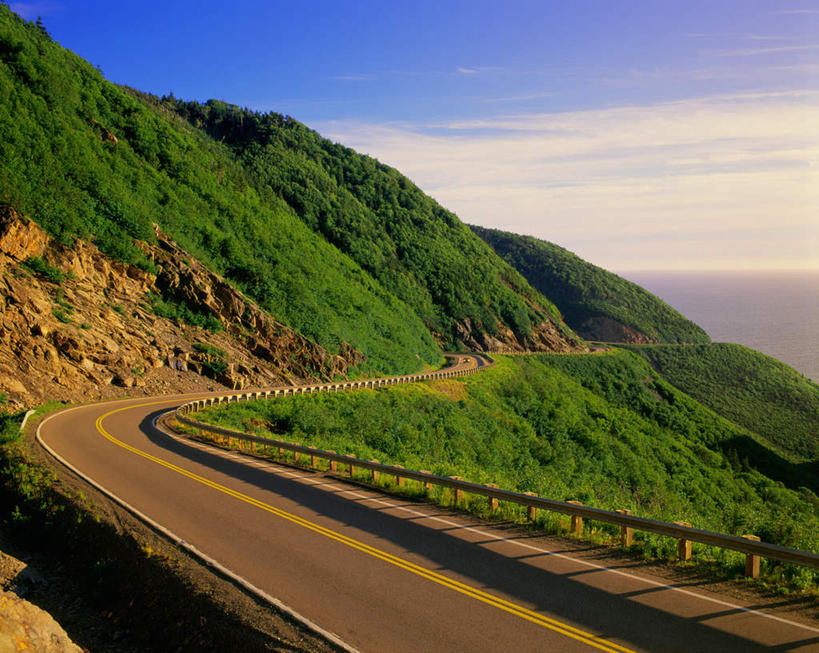 无人,横图,俯视,室外,白天,旅游,度假,安全,草地,草坪,美景,植物,道路,路,公路,加拿大,阴影,曲折,弯曲,平静,光线,影子,景观,云,云朵,交通,云彩,娱乐,草,树,树木,蓝色,绿色,白云,蓝天,天空,阳光,自然,天,享受,休闲,景色,放松,蜿蜒,生长,晴朗,成长,宁静,北美,北美洲,自然风光,美洲,和平,安详,新斯科舍,北亚美利加洲,亚美利加洲,太平,安适,布雷顿角岛,新斯科舍省,安好,宁靖,晴空,马路,彩图,高角度拍摄