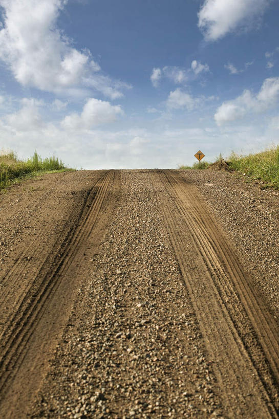 无人,竖图,室外,白天,正面,旅游,度假,草地,草坪,美景,植物,道路,路,公路,加拿大,阴影,光线,影子,地平线,景观,云,云朵,辽阔,地面,交通,云彩,娱乐,草,蓝色,绿色,白云,蓝天,天空,阳光,自然,天,享受,休闲,广阔,景色,放松,晴朗,一望无际,北美,北美洲,自然风光,延伸,美洲,天地相交,北亚美利加洲,亚美利加洲,萨省,萨斯喀彻温省,无边无际,一马平川,晴空,马路,彩图