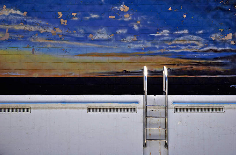 无人,体育馆,游泳池,攀登,横图,室外,白天,正面,水,金属制品,加拿大,金属,梯子,阶梯,墙,水池,水面,泳池,墙壁,墙面,爬,上升,游泳馆,北美,北美洲,美洲,多伦多,省会,北亚美利加洲,亚美利加洲,登高,安大略省,安省,北方好莱坞,多伦多市,攀爬,彩图