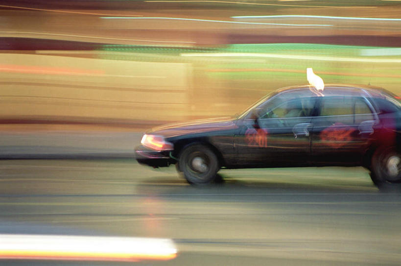 无人,横图,室外,特写,白天,正面,道路,路,公路,出租车,汽车,一辆,阴影,朦胧,模糊,光线,影子,交通,车,阳光,交通工具,轿车,迅速,快速,敏捷,载具,的士,计程车,快捷,疾速,倏地,马路,彩图