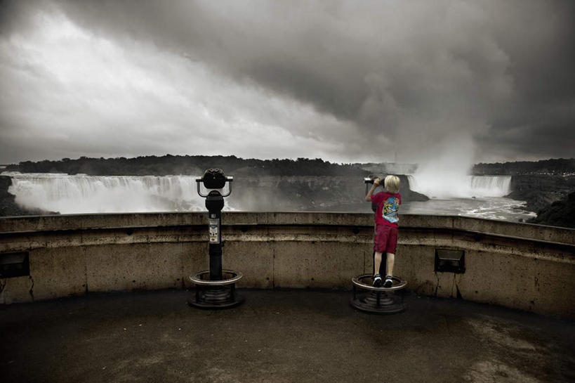 西方人,儿童,两个人,站,横图,室外,白天,纯洁,仪器,科技,瀑布,山,山脉,树林,水,植物,欧洲,欧洲人,眺望,阴影,飞溅,服装,检查,研究,溅,反射,分析,光线,科学,望远镜,液体,影子,山峰,水滴,云,云朵,山峦,云彩,休闲装,水珠,树,树木,小孩,背面,衣服,蓝色,绿色,白云,蓝天,天空,阳光,自然,群山,天,观察,站着,休闲,休闲服,可爱,清晰,探索,童年,童趣,服饰,生长,放大,晴朗,成长,观看,仔细,科研,科学技术,瞭望,聚焦,关注,喷洒,童真,烂漫,无邪,远视镜,瞭望镜,光学,清楚,天真,男孩,男人,男性,女孩,女人,女性,白种人,跌水,晴空,站立,彩图,全身,光学仪器,千里镜,男生,女生