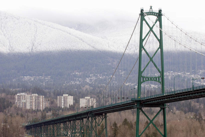 无人,家,高楼大厦,横图,俯视,室外,白天,旅游,度假,草地,美景,森林,山,山脉,树林,植物,大桥,大厦,建筑,立交桥,摩天大楼,桥梁,加拿大,柱子,房屋,屋子,景观,山峰,云,云朵,高架,斜拉桥,桥,山峦,云彩,娱乐,楼房,住宅,草,树,树木,绿色,白云,天空,自然,楼宇,群山,天,享受,休闲,景色,放松,生长,成长,北美,北美洲,自然风光,美洲,北亚美利加洲,亚美利加洲,卑诗省,不列颠哥伦比亚,不列颠哥伦比亚省,温哥华,狮门大桥,狮门桥,彩图,高角度拍摄,房子,大楼,高层建筑,高楼,摩天楼