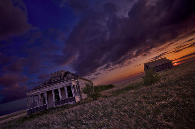 无人,家,横图,室外,夜晚,正面,旅游,度假,草地,草坪,荒凉,美景,日落,植物,加拿大,阴影,光线,影子,房屋,屋子,景观,晚霞,霞光,云,云朵,落日,荒漠,倾斜,云彩,娱乐,楼房,住宅,草,一个,黄色,蓝色,绿色,白云,蓝天,天空,阳光,自然,黄昏,天,享受,休闲,景色,彩霞,放松,晴朗,单个,北美,北美洲,自然风光,美洲,歪斜,北亚美利加洲,亚美利加洲,萨省,萨斯喀彻温省,冷落,夕照,萨斯卡通,荒芜,晴空,夕阳,彩图,房子,斜阳