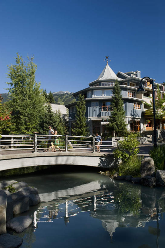 无人,栏杆,竖图,室外,白天,正面,度假,湖,湖泊,石头,美景,水,植物,城市风光,城市,加拿大,一排,许多,阴影,整齐,光线,石子,影子,亭子,湖面,景观,水流,水面,天桥,围栏,桥,很多,娱乐,护栏,树,树木,排列,绿色,阳光,自然,湖水,享受,休闲,景色,放松,生长,成长,人行桥,北美,北美洲,队列,美洲,北亚美利加洲,亚美利加洲,卑诗省,不列颠哥伦比亚,不列颠哥伦比亚省,石块,彩图