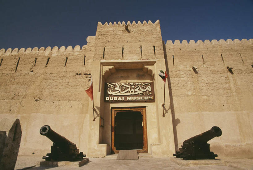 无人,家,横图,室外,白天,仰视,门,阿联酋,亚洲,阴影,装饰,光线,影子,房屋,屋子,楼房,住宅,蓝色,蓝天,天空,阳光,门框,天,战争,炮台,华丽,修饰,点缀,西亚,战斗,阿拉伯联合酋长国,迪拜,衬托,美观,雅致,雅观,战役,杜拜,彩图,低角度拍摄,房子