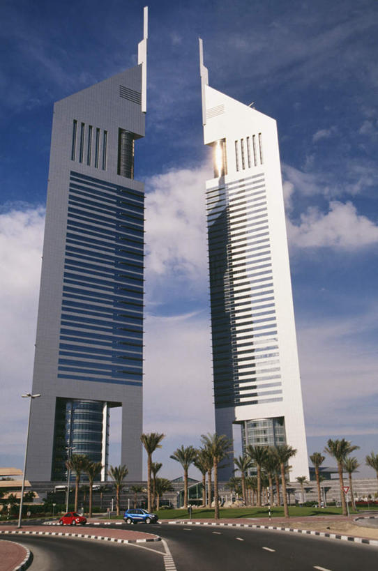 无人,高楼大厦,竖图,室外,白天,仰视,度假,美景,植物,城市风光,标志建筑,城市,大厦,地标,建筑,摩天大楼,阿联酋,亚洲,阴影,光线,影子,景观,云,云朵,云彩,娱乐,建设,树,树木,蓝色,绿色,白云,蓝天,天空,阳光,自然,天,享受,休闲,景色,放松,生长,晴朗,成长,西亚,阿拉伯联合酋长国,迪拜,阿联酋大厦,杜拜,晴空,彩图,低角度拍摄,大楼,高层建筑,高楼,摩天楼