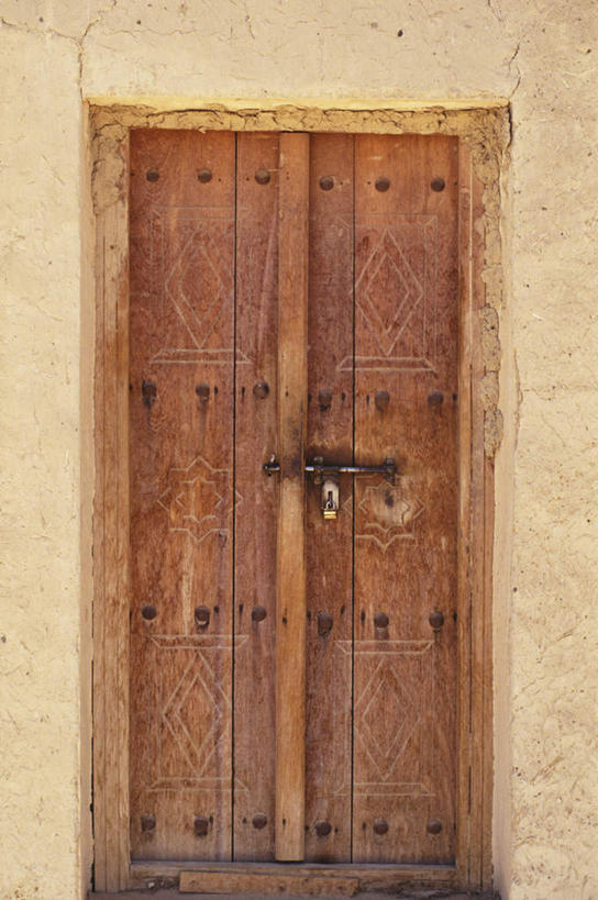 无人,家,竖图,室外,白天,正面,安全,门,阴影,光线,木制,影子,房屋,屋子,防护,楼房,住宅,锁,阳光,木制品,门框,保护,保险,私密,保全,周全,安稳,安定,防盗,一间,平安,彩图,房子