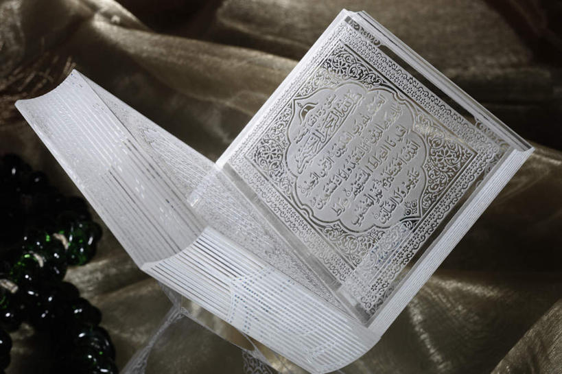 无人,横图,俯视,室内,特写,白天,书籍,一本,节日,朦胧,模糊,文化,打开,祈祷,健康,许愿,宗教,信仰,纪念,祈求,伊斯兰教,开启,古兰经,可兰经,平安,书,图书,彩图,高角度拍摄