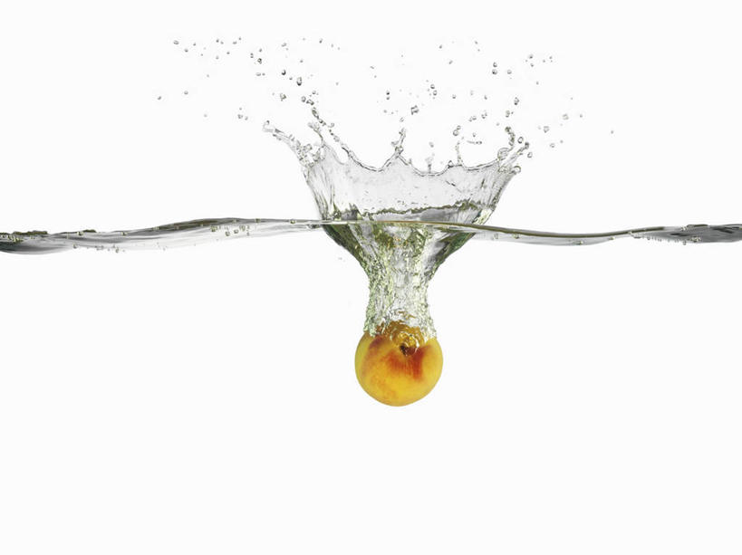 无人,横图,室内,特写,白天,白色背景,正面,水下,水,桃子,水果,飞溅,朦胧,模糊,新鲜,溅,液体,水滴,水底,生食,食品,果实,淹没,水珠,食物,一个,摄影,有机食品,绿色食品,影棚,喷洒,埋没,肺果,沉没,彩图,影棚拍摄,拍摄