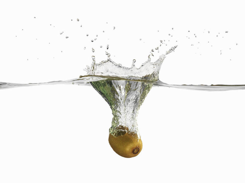 无人,横图,室内,特写,白天,白色背景,正面,水下,水,猕猴桃,水果,飞溅,朦胧,模糊,新鲜,溅,液体,水滴,水底,生食,食品,果实,淹没,水珠,食物,一个,摄影,有机食品,绿色食品,影棚,单个,喷洒,埋没,沉没,奇异果,猕猴梨,彩图,影棚拍摄,拍摄