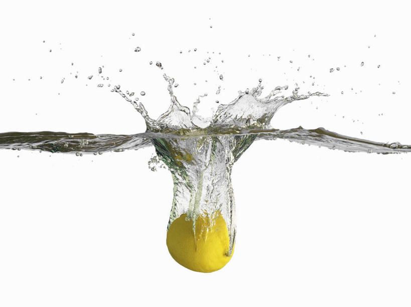 无人,横图,室内,特写,白天,白色背景,正面,水下,水,柠檬,水果,飞溅,朦胧,模糊,新鲜,溅,液体,水滴,水底,生食,食品,果实,淹没,水珠,食物,一个,摄影,有机食品,绿色食品,影棚,单个,喷洒,埋没,沉没,益母果,柠果,彩图,影棚拍摄,拍摄