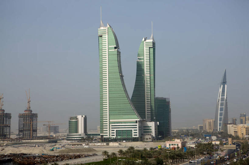 无人,高楼大厦,横图,俯视,室外,白天,度假,草地,草坪,美景,植物,城市风光,标志建筑,城市,大厦,道路,地标,建筑,路,摩天大楼,公路,汽车,巴林,亚洲,一排,阴影,繁华,整齐,光线,影子,景观,泥土,土壤,交通,首都,娱乐,建设,车,草,树,树木,排列,蓝色,绿色,蓝天,天空,阳光,自然,交通工具,轿车,天,享受,休闲,景色,放松,生长,晴朗,成长,队列,载具,西亚,万里无云,繁荣,发达,巴林国,麦纳玛,麦纳麦,麦纳麦市,晴空,晴空万里,马路,彩图,高角度拍摄,大楼,高层建筑,高楼,摩天楼