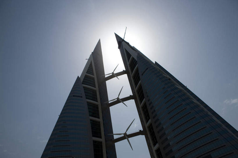 无人,高楼大厦,横图,室外,白天,仰视,度假,美景,太阳,城市风光,标志建筑,城市,大厦,地标,建筑,摩天大楼,巴林,亚洲,阴影,繁华,环保,光线,影子,景观,云,云朵,首都,云彩,娱乐,建设,蓝色,白云,蓝天,天空,阳光,天,享受,休闲,景色,放松,能源,晴朗,回收,资源,西亚,利用,低碳,循环,持续,繁荣,发达,巴林国,麦纳玛,麦纳麦,麦纳麦市,巴林世界贸易中心,巴林世贸中心,晴空,彩图,低角度拍摄,大楼,高层建筑,高楼,摩天楼