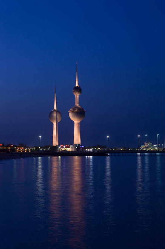 无人,竖图,彩色,室外,夜晚,正面,计划,海浪,海洋,美景,沙滩,霓虹灯,科威特,亚洲,波纹,平静,沙子,海岸,景观,浪花,灯光,七彩,沙地,首都,光源,霓虹,灯,蓝色,蓝天,水纹,天空,自然,海水,波浪,天,景色,安静,晴朗,宁静,照明设备,静谧,自然风光,西亚,海景,万里无云,氖灯,沉静,恬静,安祥,僻静,清静,太平,设想,科威特国,科威特城,科威特水塔,设计,大海,风浪,海,海水的波动,海滩,近岸浪,涌浪,晴空,晴空万里,彩图