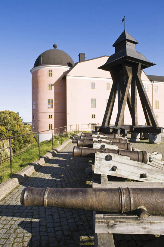 无人,高楼大厦,竖图,室外,白天,正面,度假,美景,城市风光,城市,大厦,建筑,摩天大楼,雕塑,瑞典,欧洲,艺术,装饰,雕刻,雕像,景观,娱乐,蓝色,蓝天,天空,工艺品,天,享受,休闲,景色,放松,晴朗,纪念,美术,斯堪的纳维亚,北欧,斯堪的纳维亚半岛,主题,陈列,万里无云,功能,美学,瑞典王国,乌普萨拉省,晴空,晴空万里,彩图,大楼,高层建筑,高楼,摩天楼