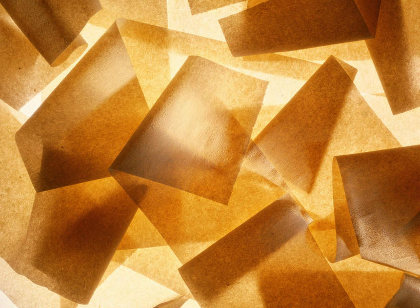 无人,横图,俯视,室外,特写,白天,静物,一堆,阴影,堆叠,堆积,朦胧,模糊,光线,影子,纸,背光,凌乱,阳光,纸片,堆,混乱,逆光,纷乱,缭乱,庞杂,彩图,高角度拍摄